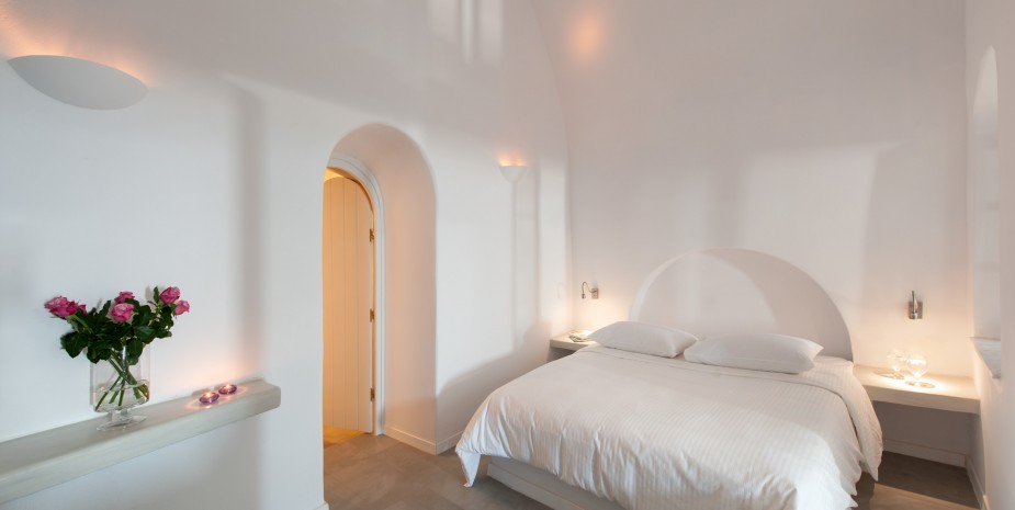 Evmenia Luxury Cave Villa in Oia of Santorini