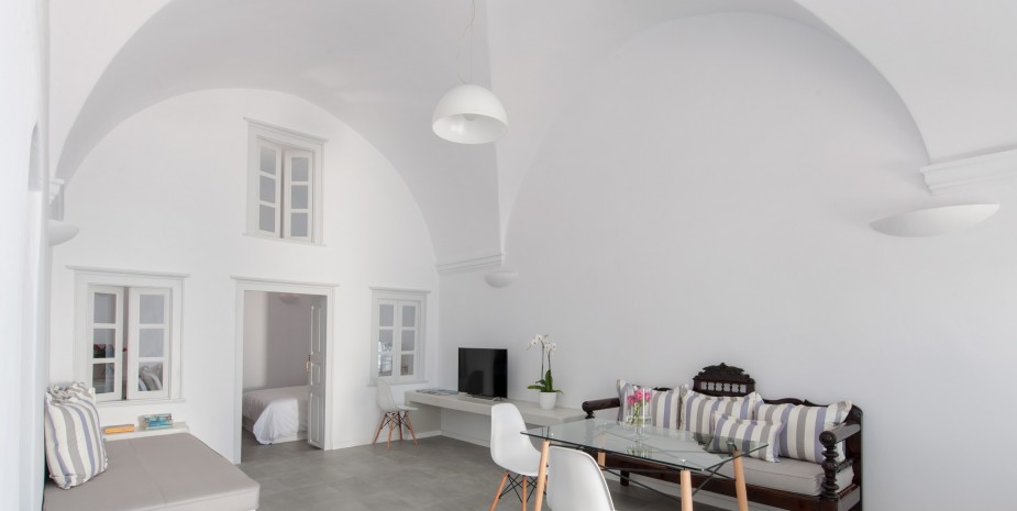 Evmenia Luxury Cave Villa in Oia of Santorini